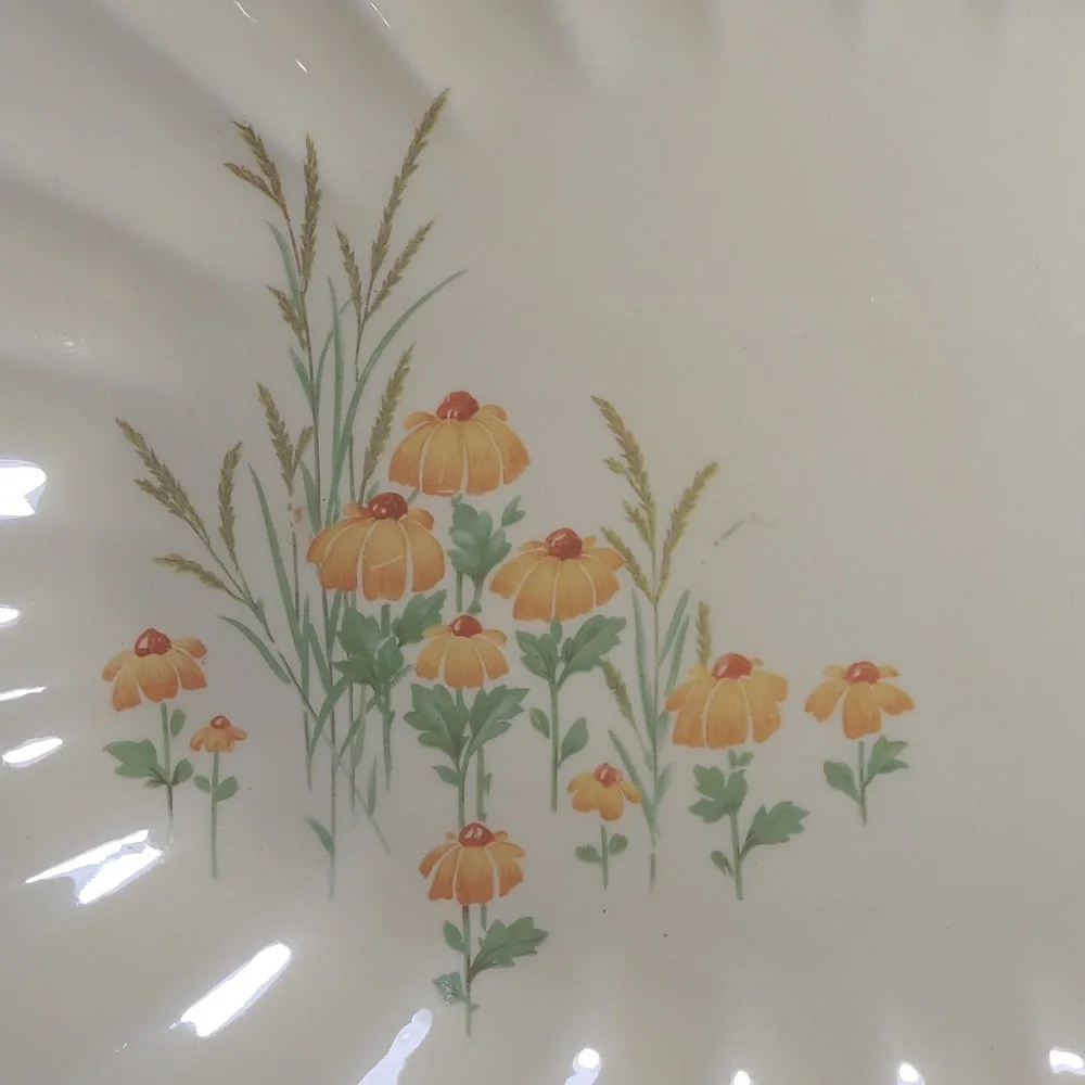 Floral Scalloped Uranium Glaze Oval Platter - Picture 2 of 7